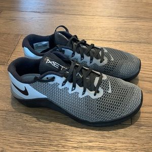 Like new Womens Nike metcon